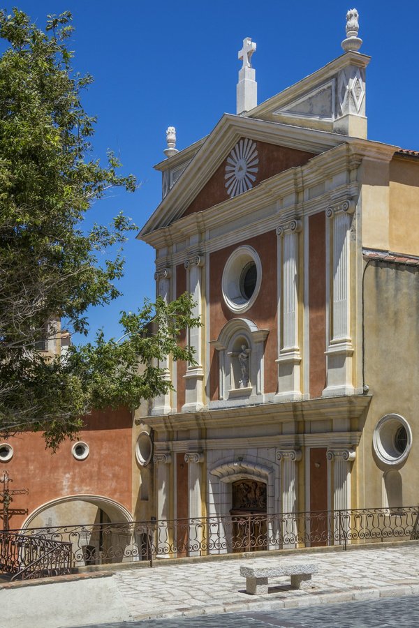 Peut-on trouver une maison de vacances en Provence avec des cours de cuisine et des excursions en montgolfière?